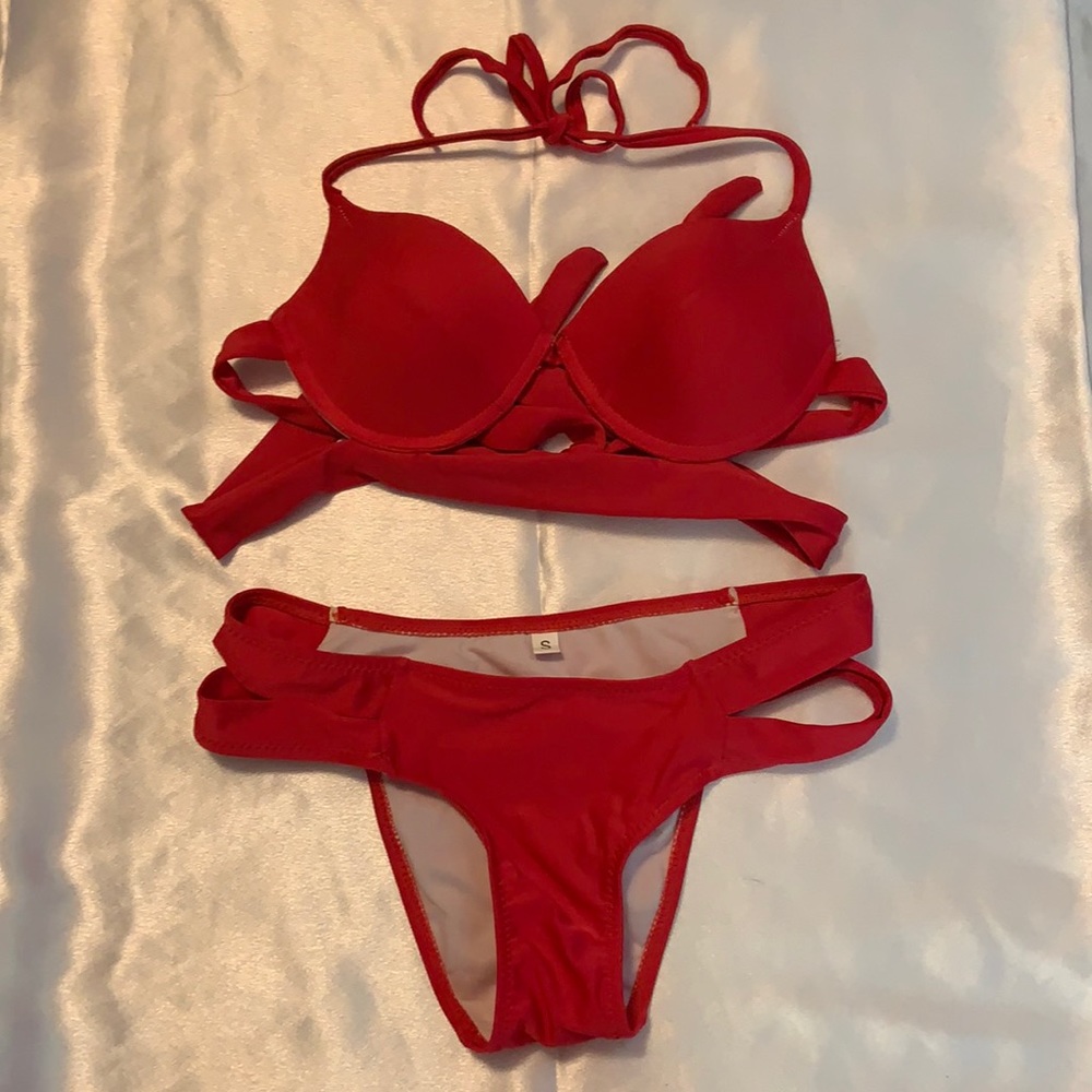 Red bikini set